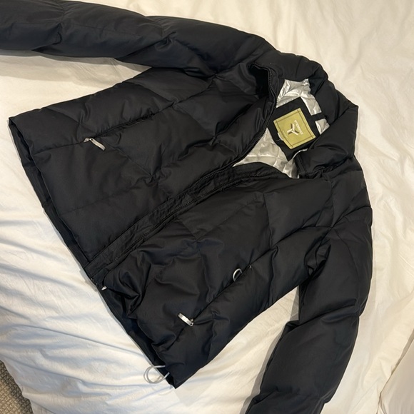 Woman’s down ski jacket worn for 3 seasons only really good shape - Picture 2 of 4